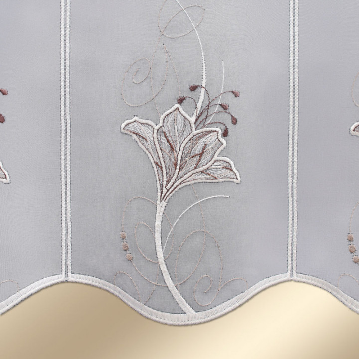 Scheibengardine Lilie Braun-Beige Plauener Spitze zart bestickt Scheibenhänger Ornament-Stickerei und Blüten klassisch-zarte Tön