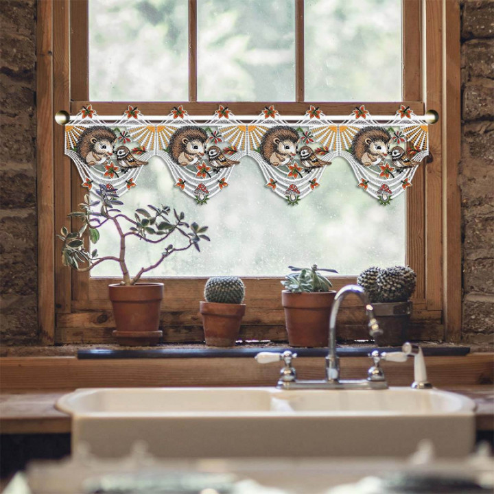 Feenhausgardine Igel mit Vögelchen im Sonnenschein Plauener Spitze