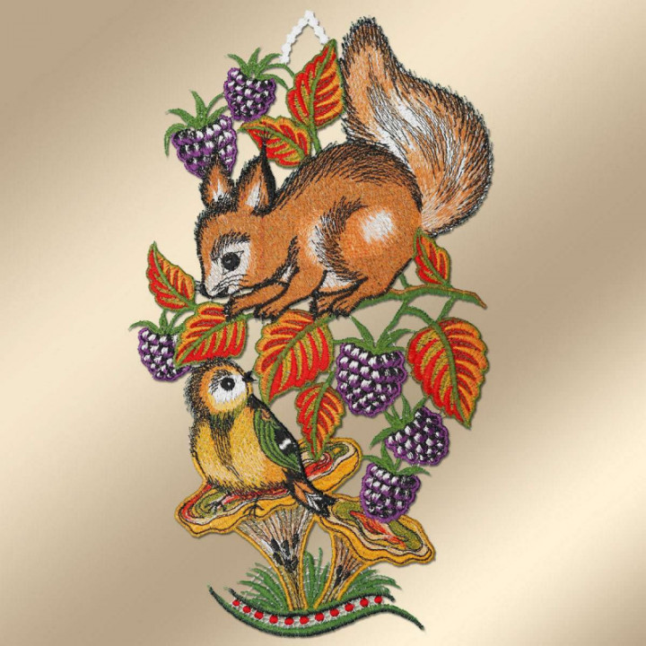 Fensterbild Eichhörnchen und Vögelchen Plauener Spitze lila