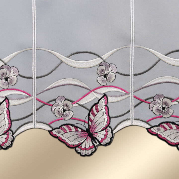 Scheibengardine Schmetterling Pink-Taupe Plauener Spitze halbtransparenter Scheibenhänger bestickt mit Falter Wellenlinien und S